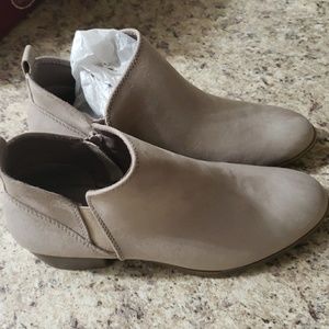 SO Ankle boots new in box Sz. 9.5